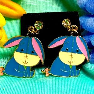 Really cool stud eeyore earrings 🌺🌸